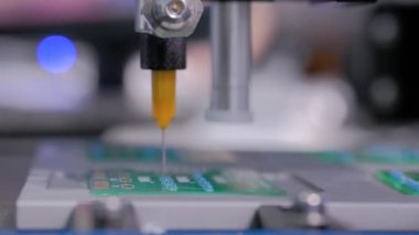 SMT pcb üzerinde lehim dağıtıcı iğnesi ile otomatik manipülatör