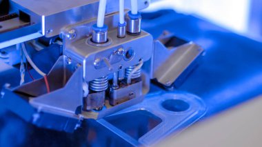 Modern teknoloji sergisinde 3D baskı teknolojisi kavramı - kapatın