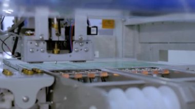 Otomatik SMD seçimi ve bilgisayar yazdırılmış devre kartı montajı makinası