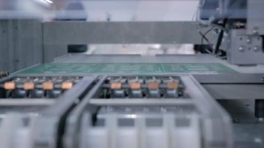 KİS seçimi ve makine montajlama bilgisayar devre kartı - ön görünüm