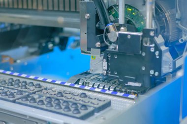 Otomatik SMD seçimi ve bilgisayar yazdırılmış devre kartı montajı makinası