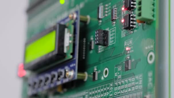 Asansör için basılı devre kartı - kaldırma sergisi ekran modülü ile pcb — Stok video