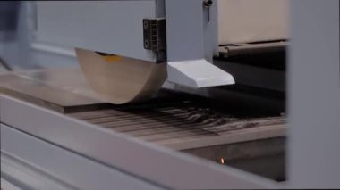 Metal işçilikle çalışan zemin öğütme makinesi: Ağır çekim