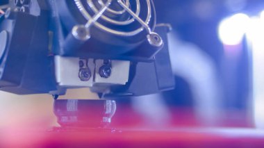 Üç boyutlu yazdırma makinesi fiziksel 3D modeli yazdırıyor - kapat