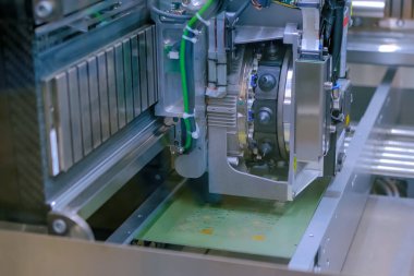 Otomatik KİS seçimi ve bilgisayar devre kartı montajı makinası