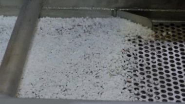 Geri dönüştürülmüş plastik granüller otomatik şist karıştırıcı, taşıyıcı bant