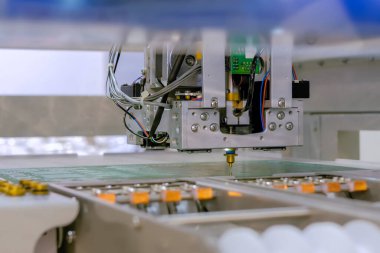 Otomatik SMD seçimi ve bilgisayar yazdırılmış devre kartı montajı makinası