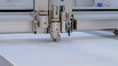 Dijital kesim sistemi - sergi sırasında düz yatak kesici, yönlendirici