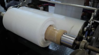 Otomatik plastik torba yapma makinesi - geri dönüşüm sergisinde silindir taşı