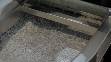 Geri dönüştürülmüş plastik granüller otomatik şist karıştırıcı, taşıyıcı bant
