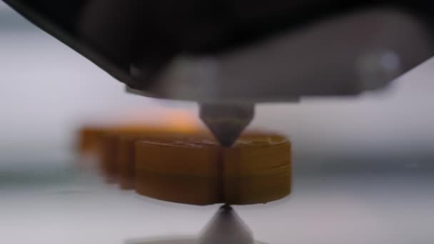 Tête d'impression de modèle en plastique plat d'impression de machine d'imprimante 3D - gros plan — Video