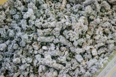 Geri dönüşüm, yenilenebilir kaynak - ikincil yumuşak plastik granüller yığını