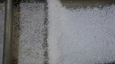 Geri dönüştürülmüş plastik granüller otomatik şist karıştırıcı, taşıyıcı bant