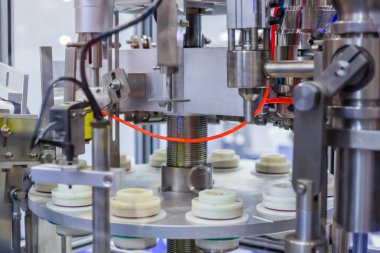 Paket sergisinde otomatik vakum kaplama makinesi - demo kipi