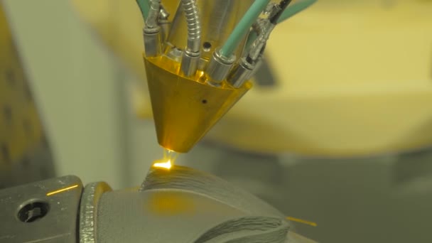 Direkte Metallabscheidung - Laserschmelzen, Pulversprühtechnologie — Stockvideo