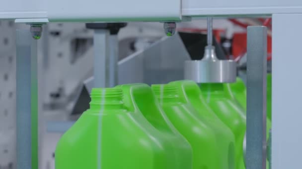 Close up: empty green plastic jerry cans falling from conveyor belt at factory — Stock Video