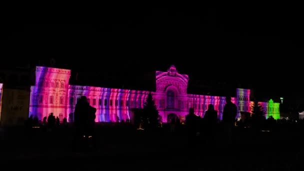 Timelapse: colorful video mapping show projected on wall of history building — 비디오
