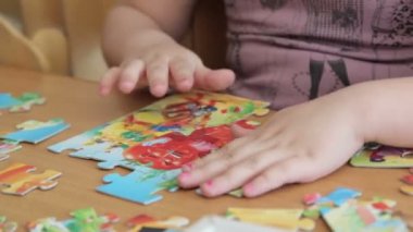 Bebek el masada bulmaca toplamak için