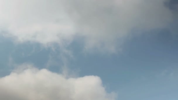 Běží po obloze mraky. timelaps — Stock video