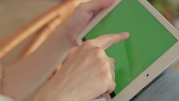 Woman hands touching, scrolling, zoom in, zoom out tablet.green screen display — Stock Video
