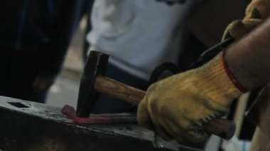 Demirci yapmak at nalı