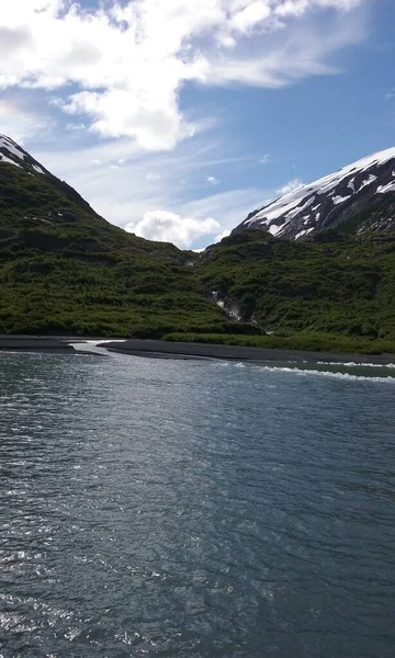 Draaggletsjer in het Chugach National Forest van Alaska. 13 juni 2016 — Stockfoto