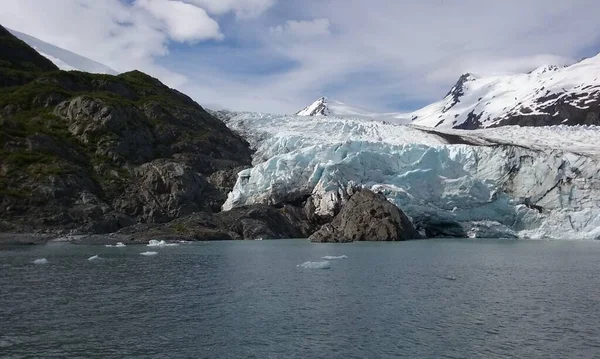 Draaggletsjer in het Chugach National Forest van Alaska. 13 juni 2016 — Stockfoto