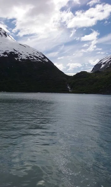 Draaggletsjer in het Chugach National Forest van Alaska. 13 juni 2016 — Stockfoto