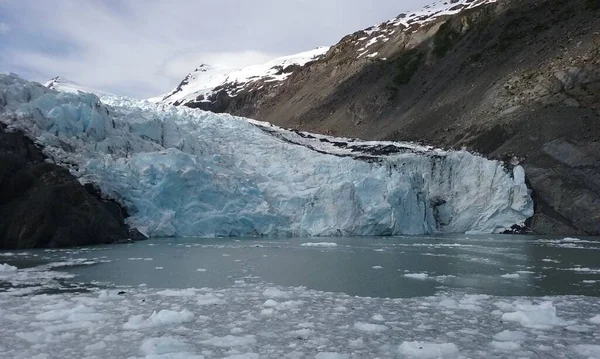 Bärbar glaciär i Chugachs nationalskog i Alaska. 13 juni 2016 — Stockfoto