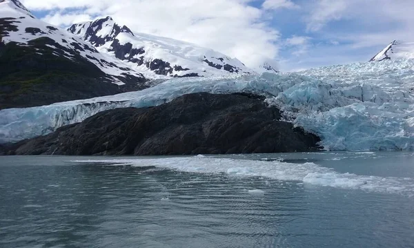 Bärbar glaciär i Chugachs nationalskog i Alaska. 13 juni 2016 — Stockfoto