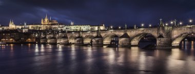 Prag 'daki Charles Köprüsü