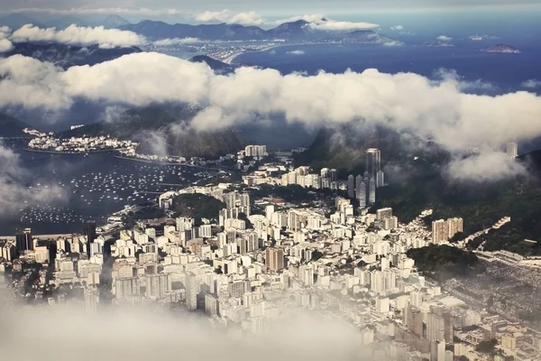 Rio De Janeiro stad in wolken — Stockfoto