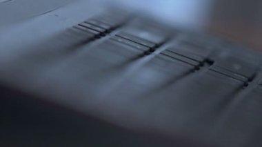 Tipik dizüstü klavye üzerinde kapat