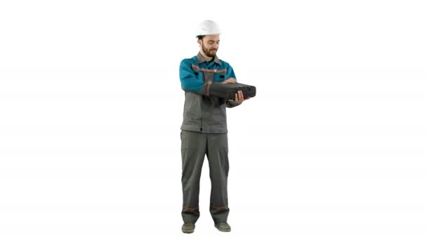 Handyman beredda på alla eventualiteter visar verktyg på kamera på vit bakgrund. — Stockvideo