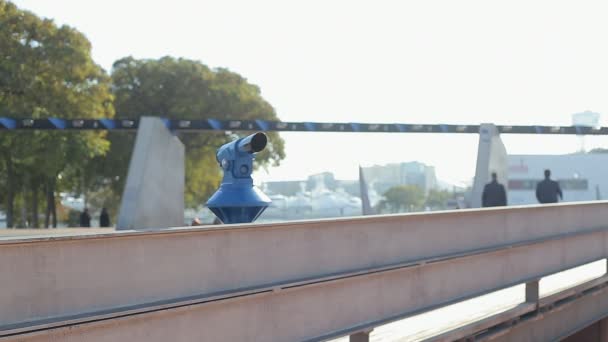 Young female tourist walking throught embankment and come to tourist binoculars — Αρχείο Βίντεο