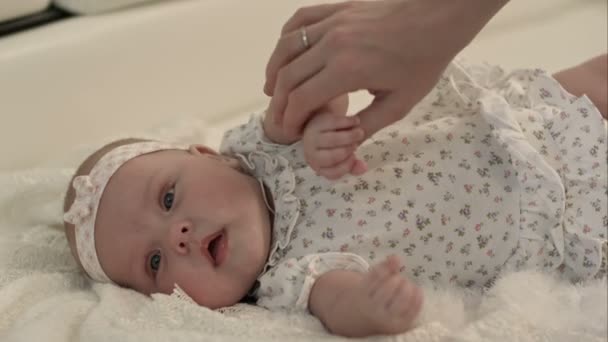 Sorrindo bebê feliz — Vídeo de Stock