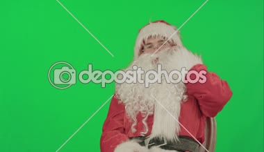 Noel Baba bir cep telefonu ile bir yeşil ekran krom anahtar arama