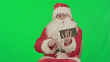 Müzik dinleme ve yeşil ekran krom anahtar tablete dokunmadan Santa
