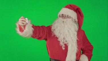 Noel Baba bir selfie bir yeşil ekran krom anahtar yapıyor
