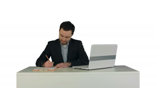 Emberi odaad írás-ra egy papír-val laptop-ra fehér háttér elszigetelt