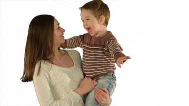 Mutlu aile beyaz arka plan izole eğlenmek