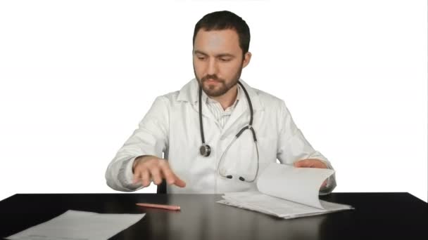 Médico, Cuidados de saúde e medicina, Problemas com documentos sobre fundo branco — Vídeo de Stock