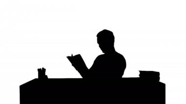 Kitap okurken erkek öğrenci portresi siluet