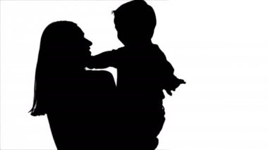 Siluet mutlu aile eğleniyor