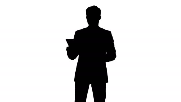 Silhouette Businessman usando su tableta — Vídeos de Stock