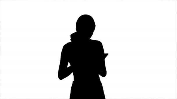 Silhouette Portrait d'une femme d'affaires professionnelle avec tablette — Video