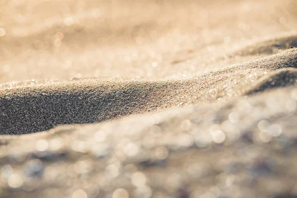 Soft Wave Of Blue Ocean On Sandy Beach. Antecedentes Enfoque selectivo. —  Fotos de Stock