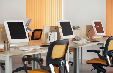 Modern ofisindeki bilgisayarlar