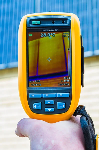 Thermal imaging inspection of solar panels on the wall — Stock Photo, Image