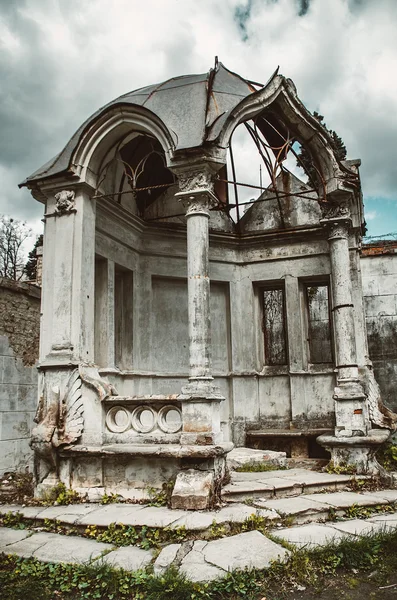 Parktaki eski köşk 